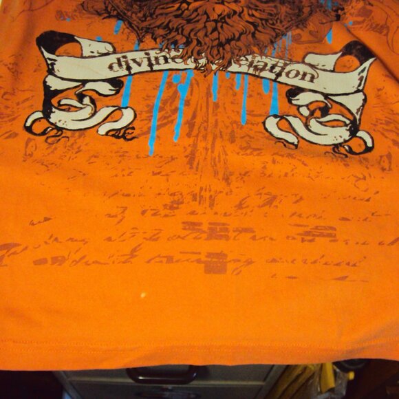 T-Shirt- Unique Graphics. - Picture 6 of 10